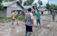 Banjir Disertai Lumpur Melanda 71 Rumah di Desa Bobo - JPNN.com