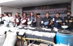 Bea Cukai & Polri Bongkar Clandestine Lab Terbesar Milik Jaringan Tiongkok di Malang - JPNN.com