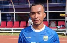 Sempat Dilirik Klub Lain, Robi Darwis Kembali ke Persib Bandung - JPNN.com