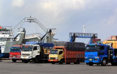 Pakar Logistik Minta Kemenhub Evaluasi Kebijakan Pelarangan Truk Sumbu 3 Saat Nataru - JPNN.com