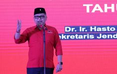 Hasto Akan Raih Gelar Doktor Lagi, Disertasinya soal Ketahanan PDIP Pascaputusan MK Untungkan Gibran bin Jokowi - JPNN.com