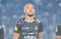 Kerja Keras Gustavo Franca Agar Fit saat Persib Jamu Persebaya - JPNN.com