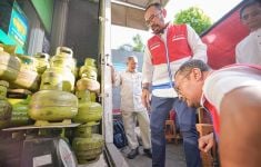 Dirut PPN Turun Langsung Cek Ketersediaan LPG 3 Kilogram di Lapangan - JPNN.com