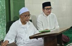 Jalin Silaturahmi, Cawabup Purworejo Dion Agasi Salat dan Doa Bersama Santri Ponpes Darrut Tauhid - JPNN.com