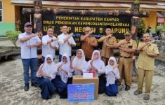 Dukung Cyber Education, PalmCo Salurkan 28 Komputer ke Sekolah Remote Area di Riau - JPNN.com