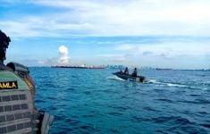 Bakamla Menghalau 5 Kapal Ikan Berbendera China Melabuhkan Jangkar di Tanjung Berakit - JPNN.com