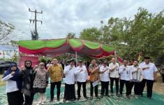 Dorong Kemandirian Ekonomi, PT Nippisun Serahkan Bantuan Kambing dan Edukasi Ternak ke Masyarakat - JPNN.com