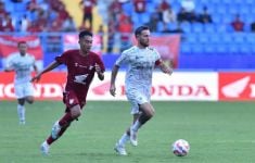 Luapan Kecewa Marc Klok Seusai Persib Bandung Imbang Lawan PSM Makassar - JPNN.com