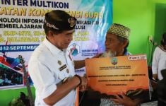 33 KK di Pulau Bunyu Kaltara Menerima Bantuan Pemasangan Listrik Gratis - JPNN.com