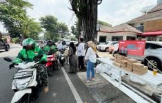 Gandeng UMKM, Relawan Berkah Rido Bagikan Makanan Gratis di Jakarta - JPNN.com