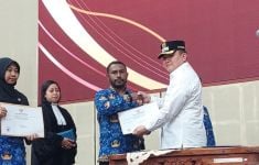 202 ASN Formasi 2018 Kota Sorong Terima SK, Ini Pesan Bernhard Rondonuwu - JPNN.com