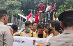 Aliansi Mahasiswa Jakarta Gelar Aksi, Reza: Kami Berharap MA Melakukan Pembenahan Internal - JPNN.com