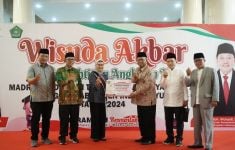 Bupati Nina Agustina Anggarkan Rp 13 Miliar untuk Guru Madrasah, Jadi yang Terbesar di Indonesia - JPNN.com