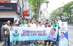 Relawan Mas Gibran Berbagi Makanan Bergizi hingga Sembako untuk Driver Ojol - JPNN.com