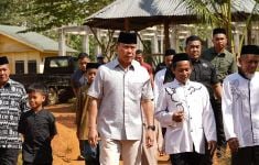 Momen Maulid Nabi, ASR Ingatkan Anak Panti Asuhan Terus Menuntut Ilmu - JPNN.com