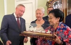 Menjamu Bu Mega, Gubernur Saint Petersburg Puji Jasa Bung Karno bagi Muslim Rusia - JPNN.com