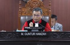 Hakim MK Nasihati Guru Honorer Penggugat Pasal 66 UU ASN - JPNN.com