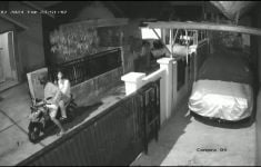 Sejoli di Palembang Gasak Motor, Aksinya Terekam CCTV, Lihat - JPNN.com