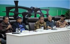 DPR Desak Kemenkes Tinjau Kembali PP 28/2024 & RPMK Terkait Kemasan Rokok Polos Tanpa Merek - JPNN.com