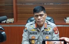 Tak Masuk Kerja 6 Bulan, Oknum Polisi Terlibat Peredaran Narkoba Dijemput Propam Polda Sumsel - JPNN.com