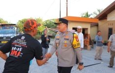 Cooling System Pilkada, AKBP Isa Datangi Rumah Pucuk Suku Melayu Desa Ujungtanjung - JPNN.com