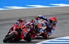 Hubungan Marc Marquez dan Francesco Bagnaia di Mata Bos Ducati - JPNN.com