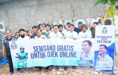 Relawan Mas Gibran Berbagi Sembako & Sediakan Layanan Cukur Gratis untuk Driver Ojol - JPNN.com