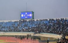 Pertandingan Persib vs Persija di SJH Berakhir Ricuh, Bobotoh Masuk ke Lapangan - JPNN.com