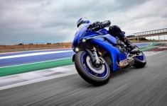 Superbike Yamaha YZF-R1 dan R1M 2025 Hadir dengan Serangkaian Peningkatan - JPNN.com