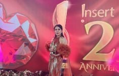 Uci Flowdea Terharu Dapat Penghargaan Favorite Beauty and Fashion Enthusiast - JPNN.com