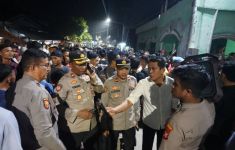 Detik-Detik Pelaku Pencabulan Dievakuasi dari Pesantren di Bekasi - JPNN.com