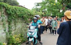 Benyamin Pilih Naik Motor Bersama Ajudan, Demi Tepat Waktu Temui Masyarakat - JPNN.com