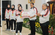 Atlet Jateng Peraih Medali PON XXI Diguyur Bonus Rp 60,6 Miliar - JPNN.com