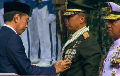 Pas Perayaan HUT TNI, Jokowi Beri Penghargaan Bintang Yudha Dharma-Samkayanugraha - JPNN.com