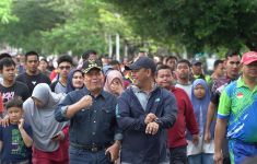 Jalan Sehat Bersama Ribuan Masyarakat Rohul, AKBP Budi Ajak Ciptakan Pilkada Aman & Damai - JPNN.com