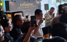 The Gade Pegadaian Buka Outlet di Gedung Kemenko Marves, Luhut Mencicipi Kopi Aceh - JPNN.com