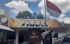 APK Paslon Kustini-Sukamto Diduga Dirusak, Begini Sikap Bawaslu Sleman. - JPNN.com