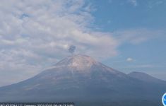 Masih Berstatus Waspada, Gunung Semeru Erupsi Lagi dengan Letusan Setinggi 700 Meter - JPNN.com