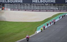 Lihat! Kecelakaan pada Sprint MotoGP Australia Terjadi di Tikungan Paling Menakutkan di Dunia - JPNN.com