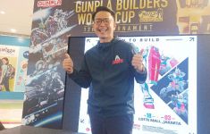 Ernest Prakasa Jadikan Hobi Rakit Gundam Mediator Bonding dengan Anak - JPNN.com