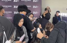 Dipakai Selebritas, Brand Lokal Ona Hairdryer Hadir di JFW 2025 - JPNN.com