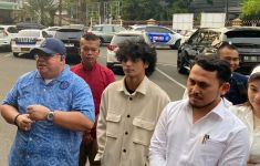 Vadel Badjideh Serahkan Bukti Perjalanan Anak Nikita Mirzani ke Polisi - JPNN.com