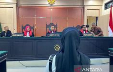 Momen Guru Honorer Supriyani Geleng-Geleng Kepala Mendengar Dakwaan Jaksa - JPNN.com