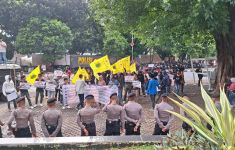 Unjuk Rasa di Depan KPK, Massa PMII Kaltim Bawa 2 Isu Besar, Ada Soal Dana Karbon - JPNN.com