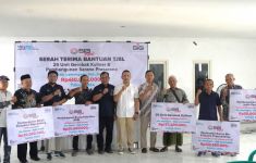 SIG Salurkan Bantuan kepada Pelaku Usaha Mikro & Infrastruktur Pertanian di Jatim - JPNN.com