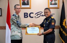 Selamat, Kanwil Bea Cukai Banten Raih Penghargaan dari PT Lotte Chemical Indonesia - JPNN.com