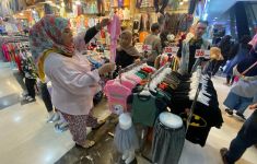 Hasil Survei Edelman: 73 Persen Masyarakat Indonesia Lebih Suka Beli Produk Lokal - JPNN.com