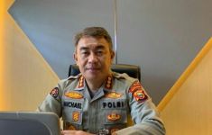 2 Oknum Polisi Pose dengan Timses Cagub, Propam Turun Tangan - JPNN.com