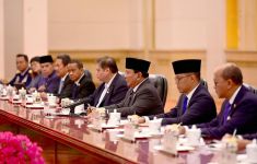 Disaksikan Prabowo & Xi Jinping, Menko Airlangga Teken MoU Blue Ekonomi Indonesia-RRT - JPNN.com