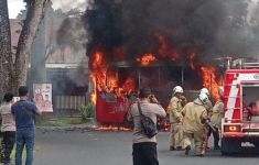 Kondisi Bus Trans Semarang Ludes Terbakar di Jalan Manyaran-Gunungpati - JPNN.com